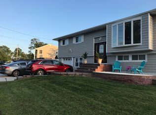 3810 Oxford Ln, Seaford, NY 11783