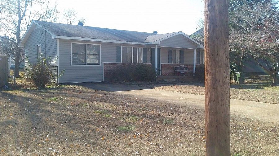 1st image of 2518 Yorkshire Dr SW
