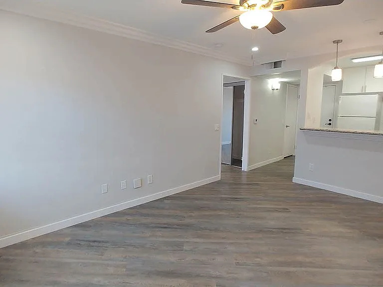Villa De Adel Apts — Photo 97