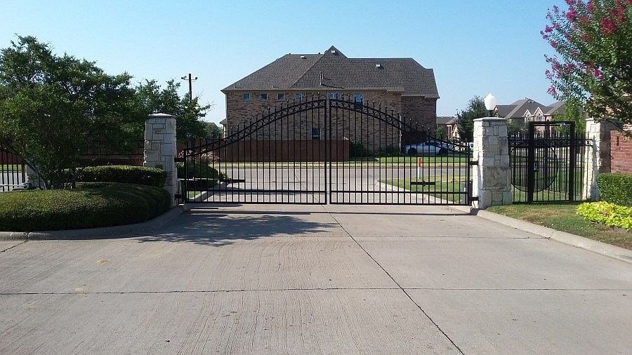 1st image of 1523 McArthur Dr