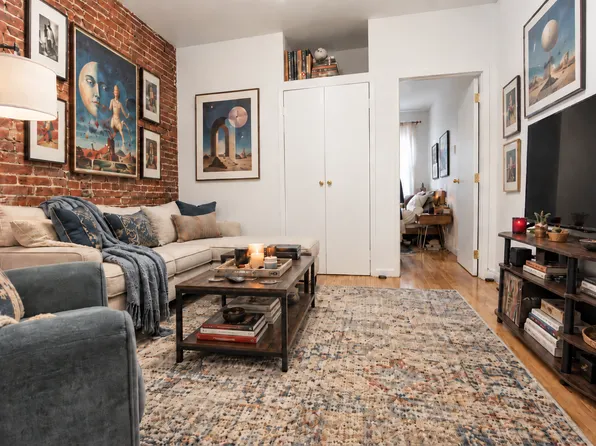 349 W 45th St APT 3fe, New York, NY 10036