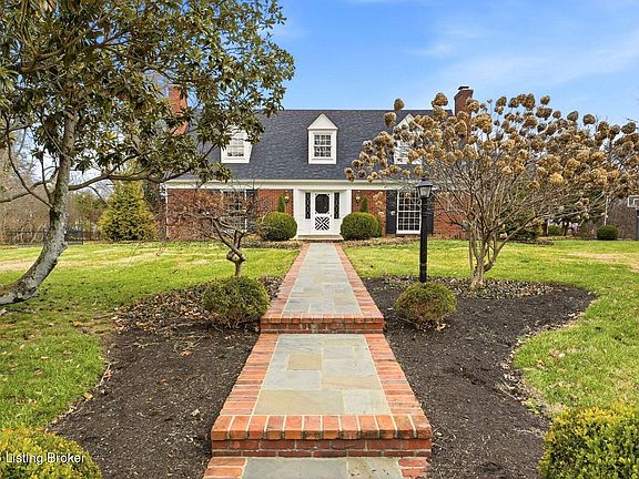 3rd image of 2212 Wynnewood Cir
