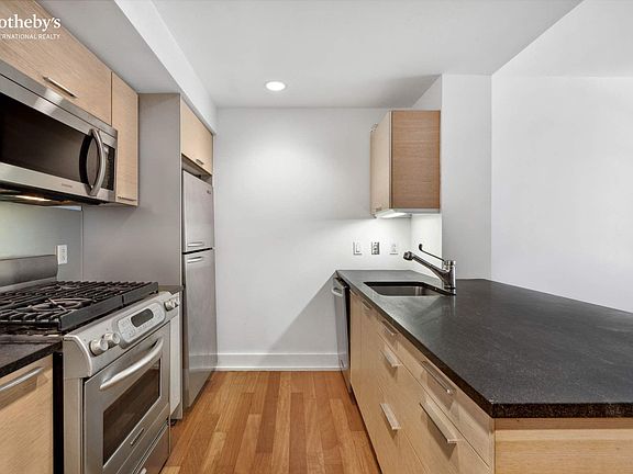 4th image of 350 W 42nd St APT 6E
