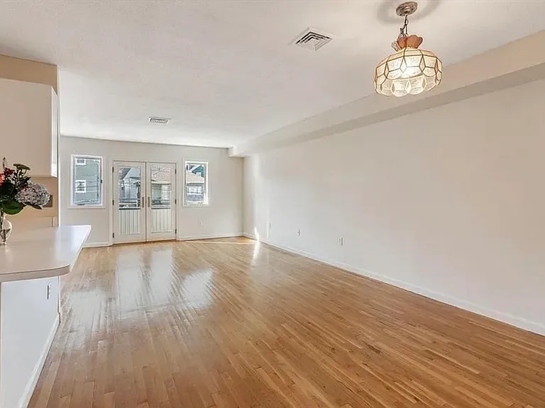 622 Boston Ave #8D — Photo 6