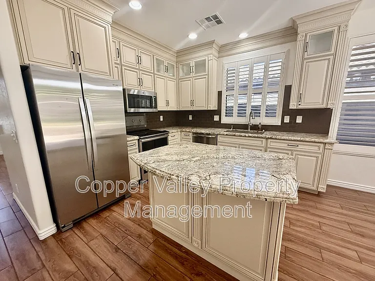 2606 W Florentine Rd — Photo 2