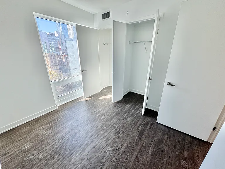 88 Queen St E #1210 — Photo 7