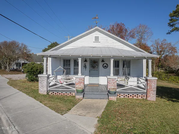 520 W Corbett Avenue, Swansboro, NC 28584