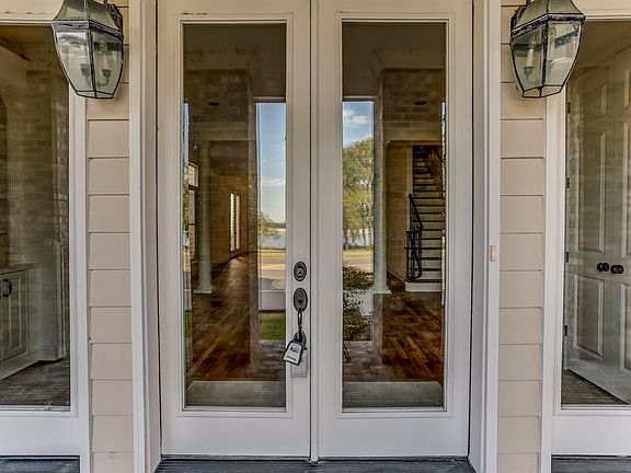 5th image of 758 Island Dr