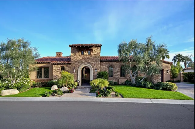 4 bed, 5414 sqft, $30,000 — Photo 2