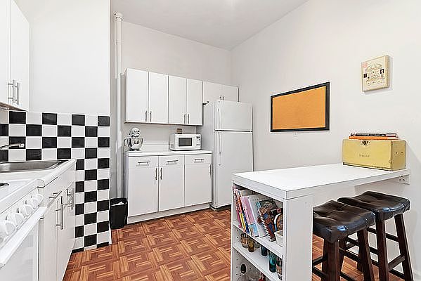 1st image of 352 W 56th St APT 3D