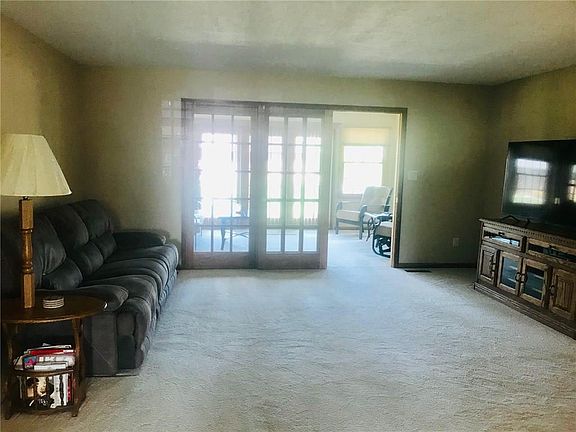 3rd image of 846 Briarwood Dr