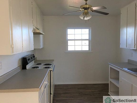 2nd image of 106 Green Point Dr #2