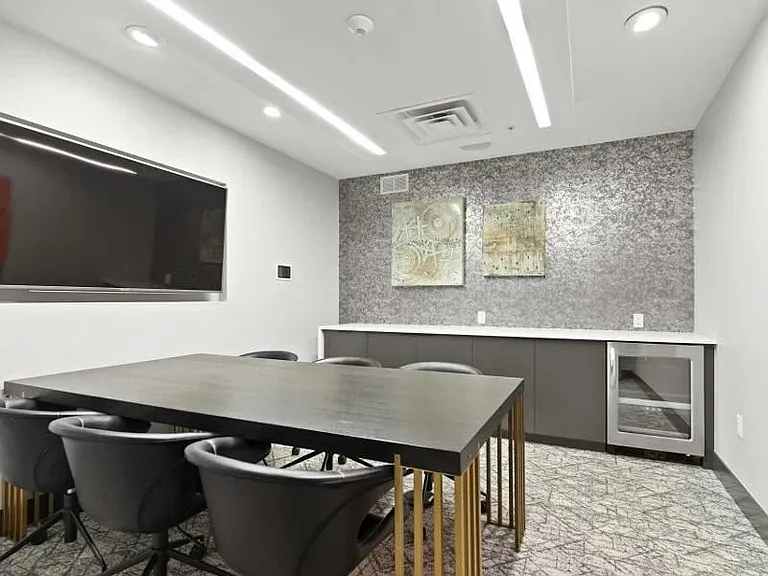 SB1K Apartments — Photo 18
