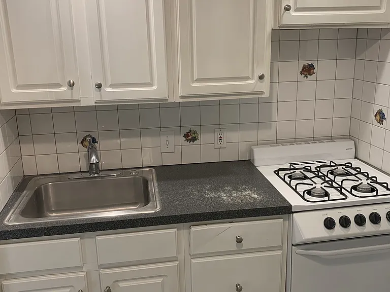 96 Strathmore Rd #1B — Photo 15