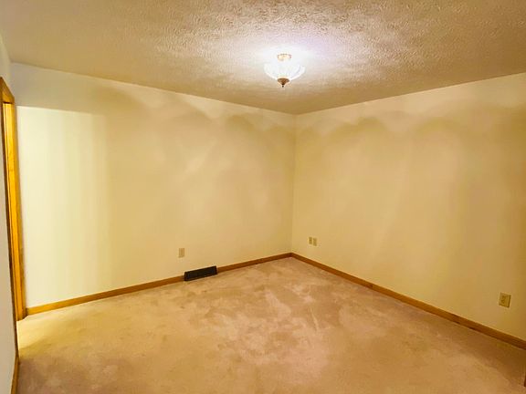 4th image of 1096 Ash Ave