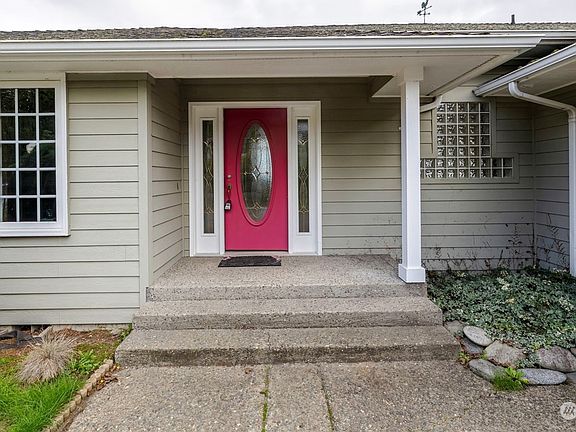 3rd image of 1310 Colchester Dr E