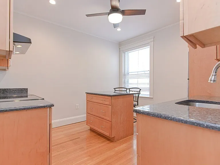 25 Green St #1 — Photo 3