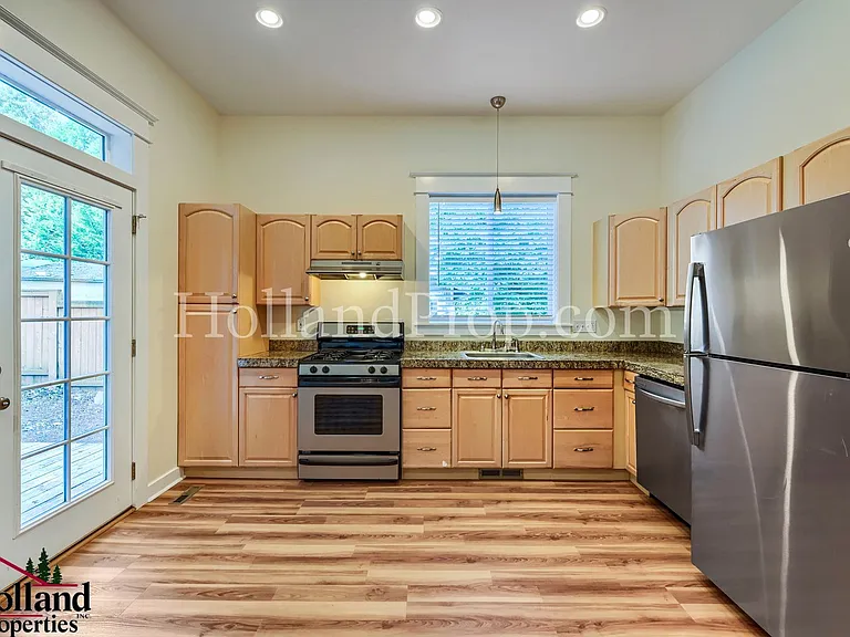 3228 SE Filbert St — Photo 11