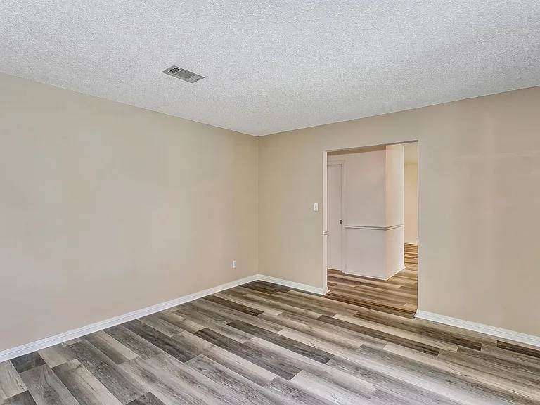 1960 Woodbridge Dr — Photo 31