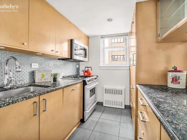 155 East 38th Street image 5 of 10