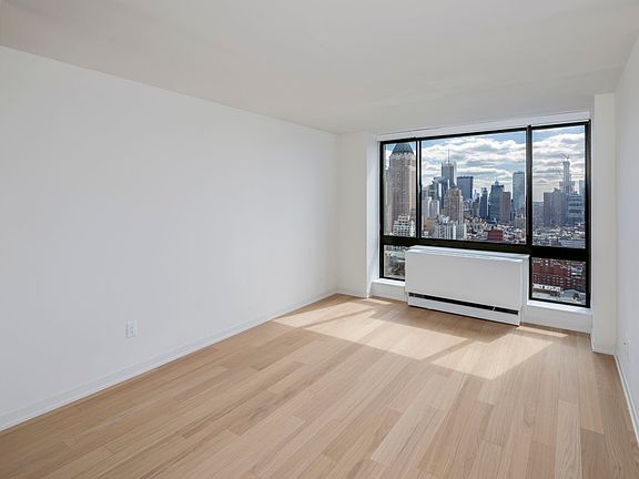 5th image of 1 Columbus Pl APT S19b