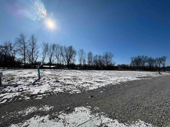 5 Blue Bird Pie Rd, Mitchell, IN 47446