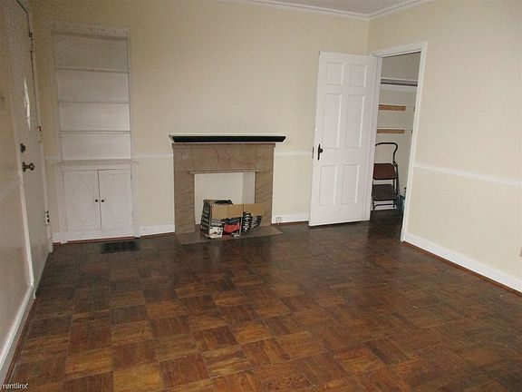 3rd image of 904 Northwest Blvd