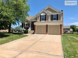 2620 SE Kimbrough Ln, Lees Summit, MO 64063