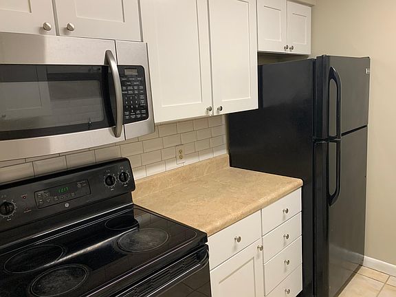 4th image of 9109 W Hillsborough Ave #208