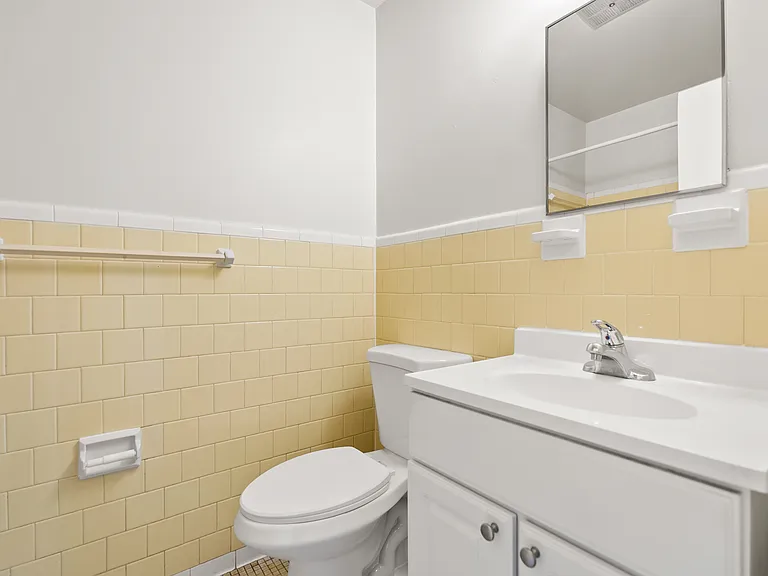 International Apartments — Photo 16