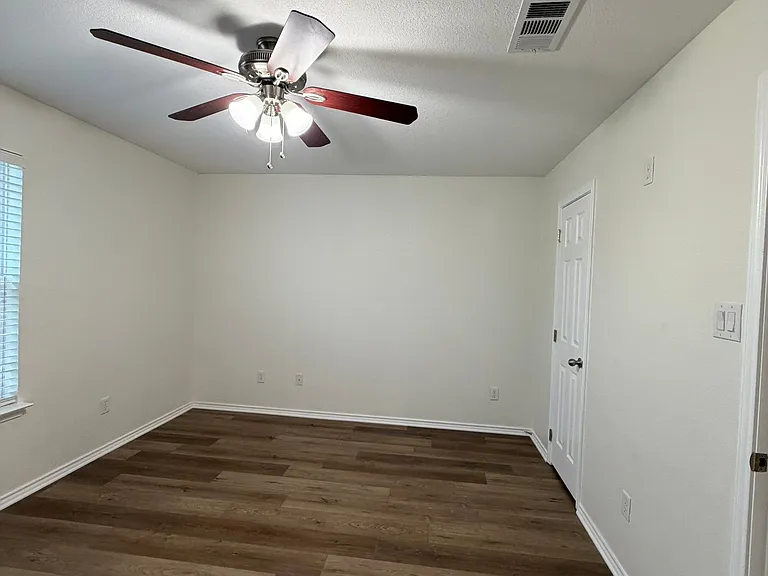 404 Kylar St — Photo 8