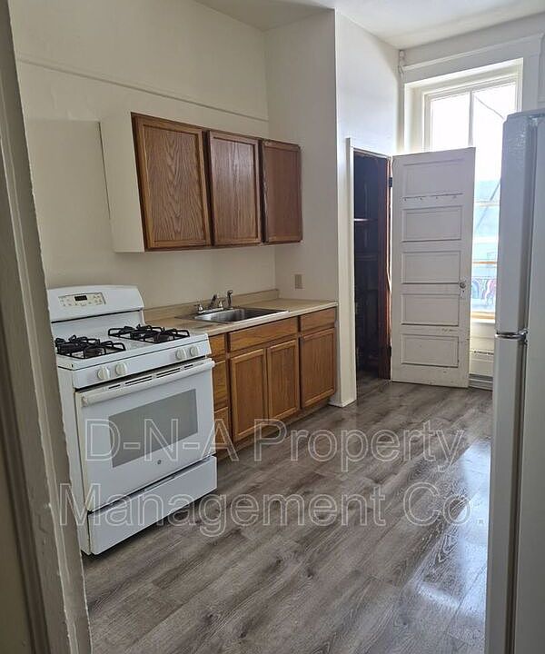 1st image of 729 Main St #26