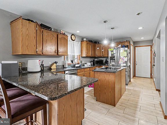 4th image of 3750 Manor Ln
