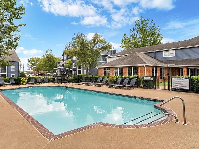 Oak Hollow Apartments — Photo 40