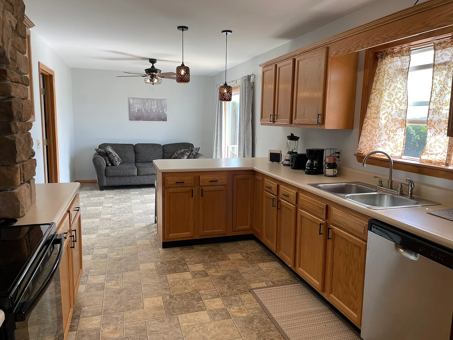 3 bed, 1652 sqft, $2,700 — Photo 4