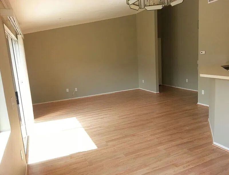 2 bed, 2.0 bath, 956 sqft, $1,608 — Photo 2