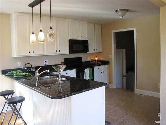 3rd image of 107 NE 50th St