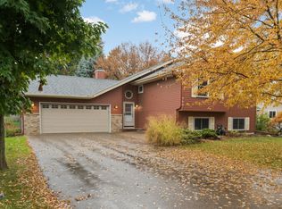 960 Savannah Rd, Eagan, MN 55123