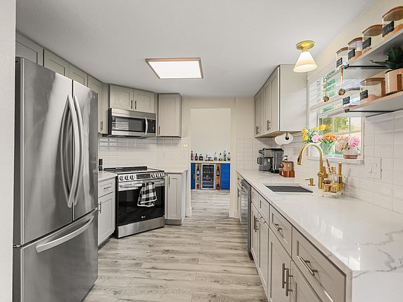 5th image of 1860 Whispering Oaks Ln