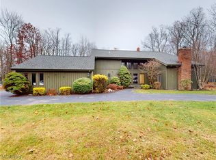 2915 Millgate Dr, Willoughby Hills, OH 44094