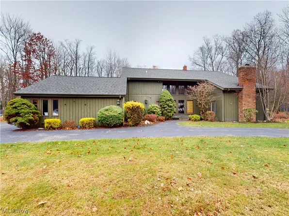 2915 Millgate Dr, Willoughby Hills, OH 44094