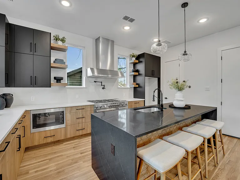 1512 Villars St — Photo 5