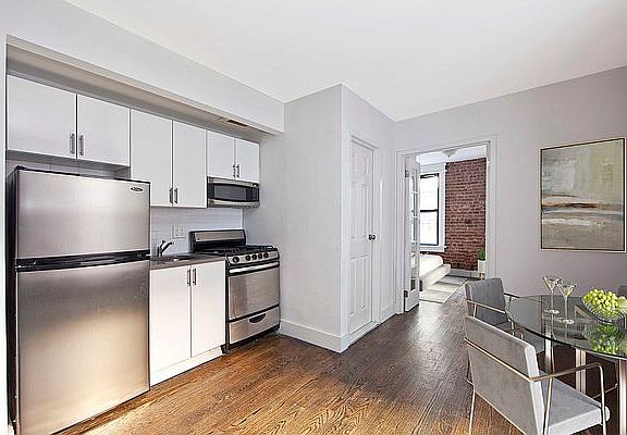 2nd image of 15 Essex St APT 13