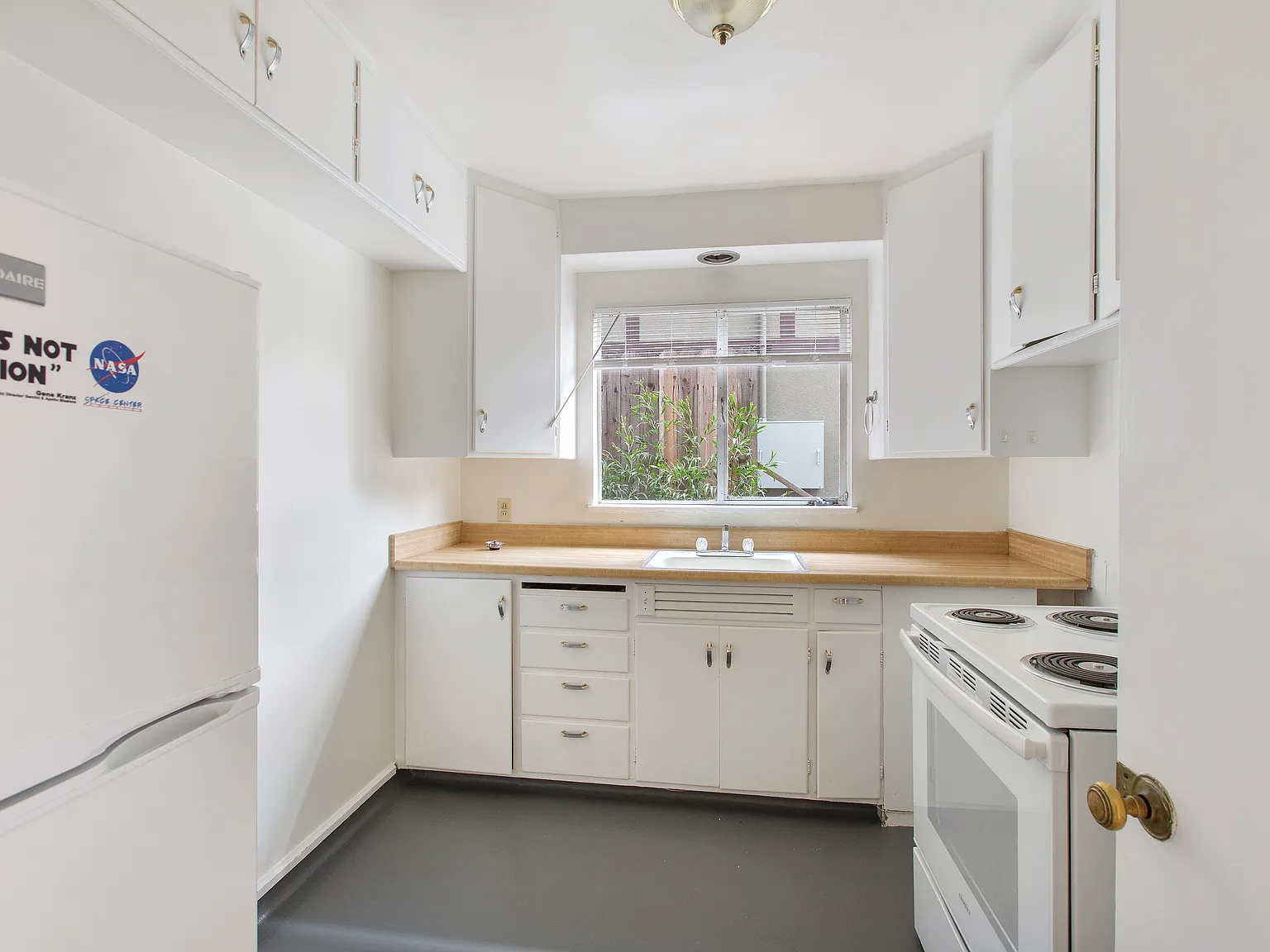 2317 Hearst Ave — Photo 4