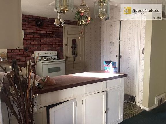 Open kitchen area to dining room.