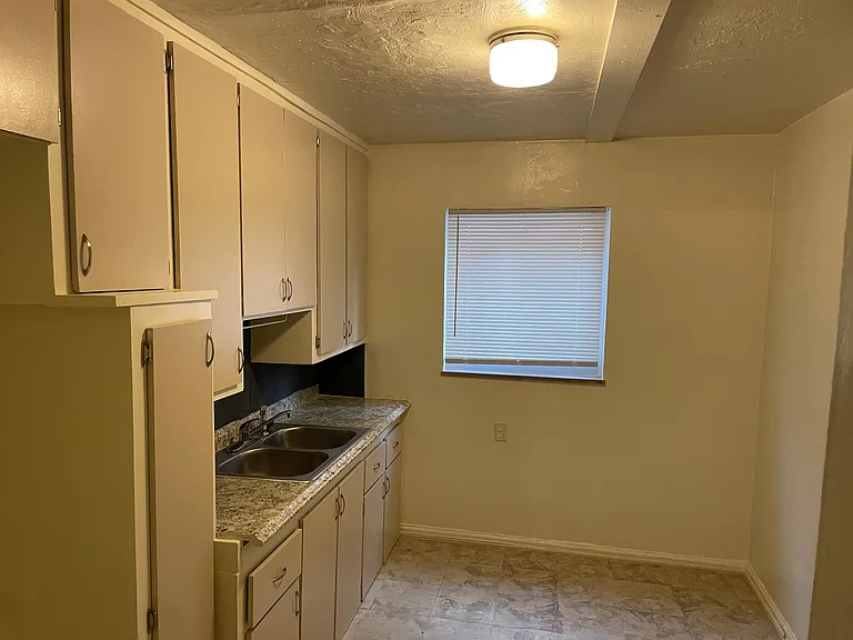 17208 Ohio St #1 — Photo 10