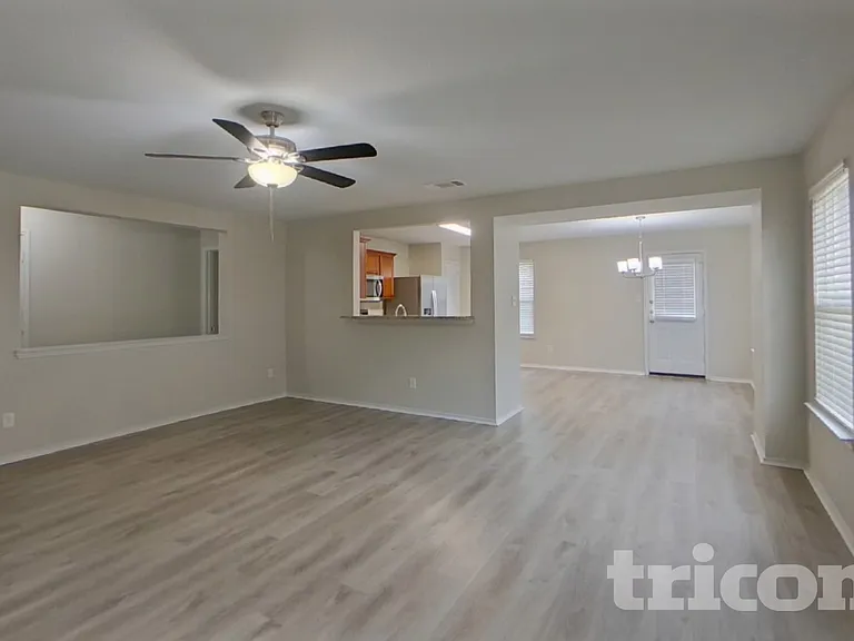 5423 Sabine Ln — Photo 3