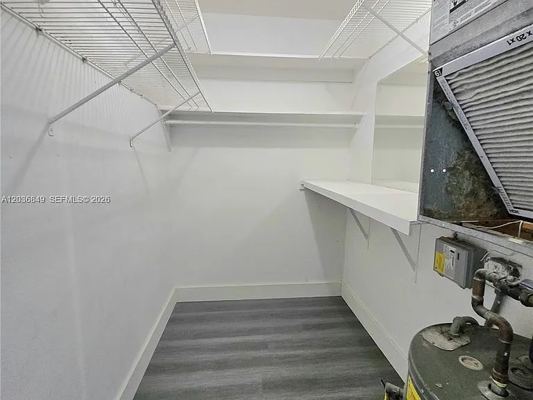 335 SW 20th St #6 — Photo 10