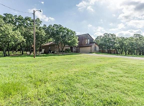 3rd image of 2513 Bent Oaks Dr
