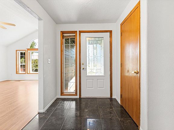 4th image of 3533 Alderwood Dr